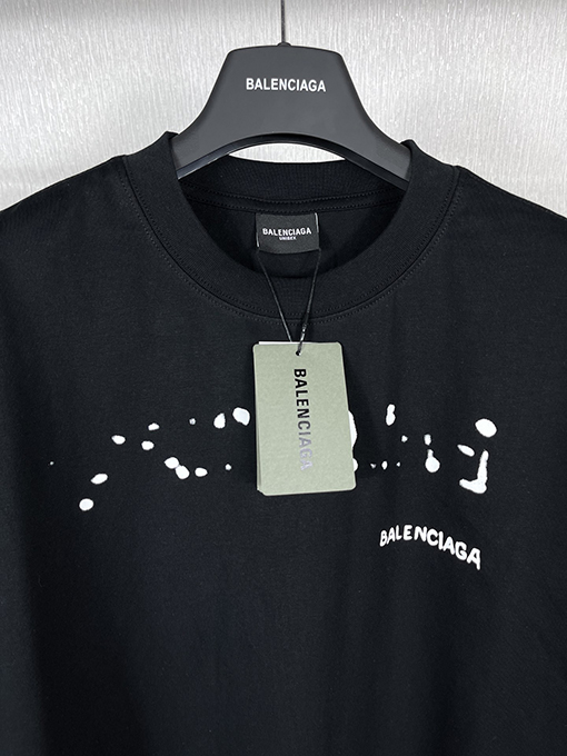 バレンシアガ 半袖Tシャツ コピー  BALENCIAGA ぼかし影の字母プリントTシャツ