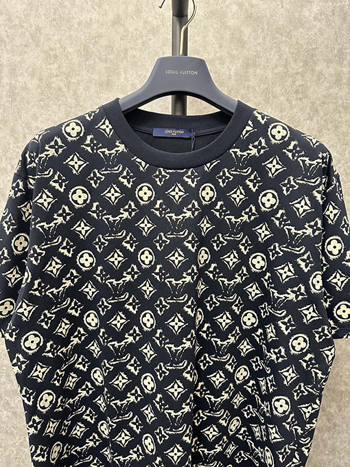 ルイヴィトン 短袖Tシャツ スーパーコピー Louis Vuitton フルプリントロゴの短袖Tシャツ