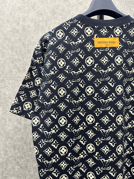 ルイヴィトン 短袖Tシャツ スーパーコピー Louis Vuitton フルプリントロゴの短袖Tシャツ