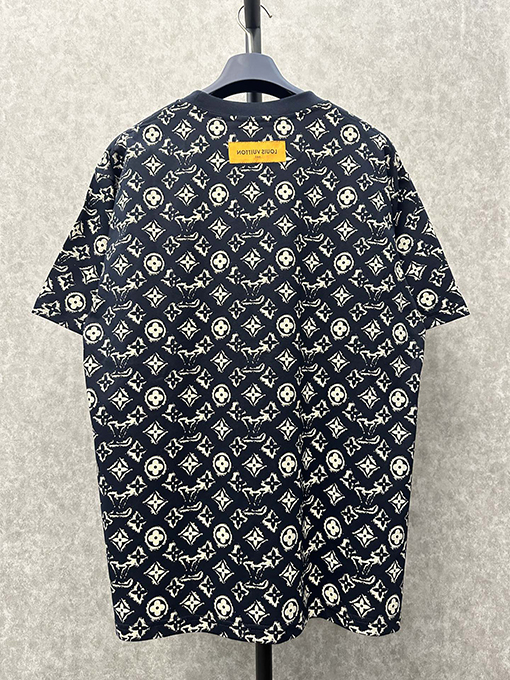 ルイヴィトン 短袖Tシャツ スーパーコピー Louis Vuitton フルプリントロゴの短袖Tシャツ