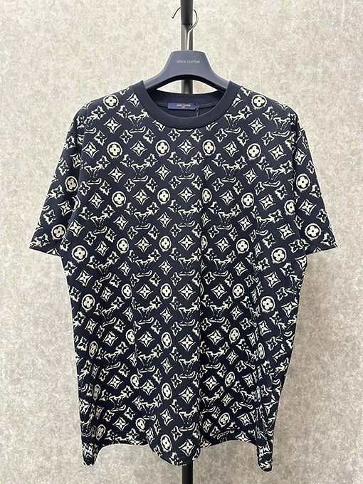 ルイヴィトン 短袖Tシャツ スーパーコピー Louis Vuitton フルプリントロゴの短袖Tシャツ