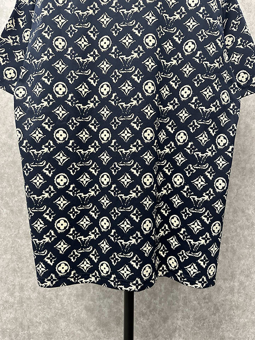 ルイヴィトン 短袖Tシャツ スーパーコピー Louis Vuitton フルプリントロゴの短袖Tシャツ