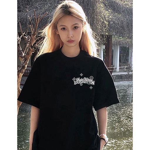 ヴィトン 短袖Tシャツ スーパーコピー   LVサンフラワーレターパッチ刺繍ショートスリーブTシャツ