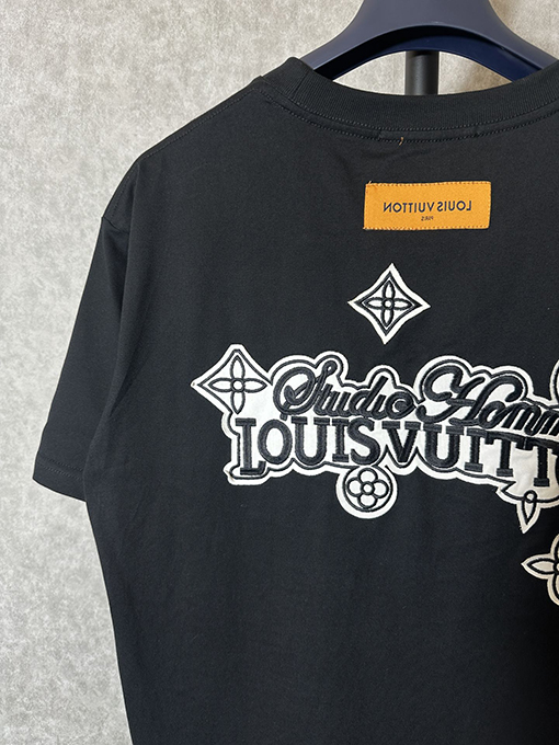 ヴィトン 短袖Tシャツ スーパーコピー   LVサンフラワーレターパッチ刺繍ショートスリーブTシャツ