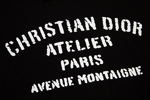 ディオール 半袖Tシャツ スーパーコピー DIOR クラシックな英語シリーズの半袖Tシャツ