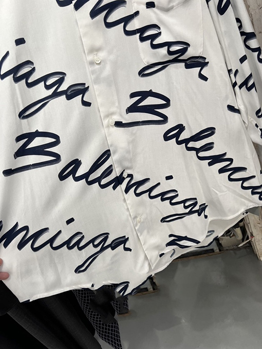 バレンシアガ シャツ BALENCIAGA 新しいスクリブルシルクプリントロングスリーブシャツ