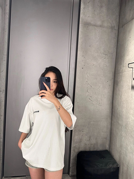 バレンシアガ 半袖Tシャツ コピー BALENCIAGA ミニ文字プリントラウンドネック半袖Tシャツ