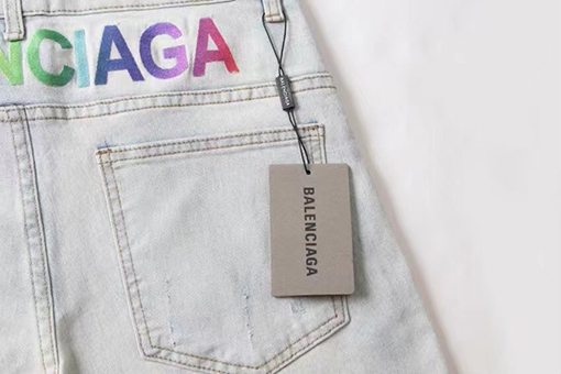BALENCIAGAのレインボーグラデーション刺繍デニムパンツ