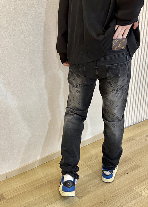 ルイヴィトン デニムパンツ スーパーコピー Louis Vuittonウォッシュ加工を施したロゴデニムパンツ