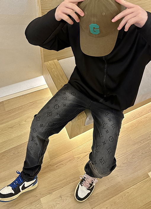 ルイヴィトン デニムパンツ スーパーコピー Louis Vuittonウォッシュ加工を施したロゴデニムパンツ