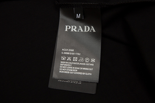プラダ 半袖Tシャツ  PRADA三角ロゴプレート