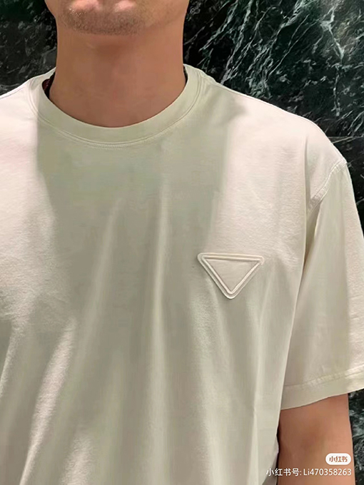 プラダ Tシャツ スーパーコピー ライアングルホワイトロゴTシャツ