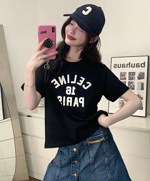 セリーヌ 半袖Tシャツコピー アルファベットプリントロゴの半袖Tシャツ