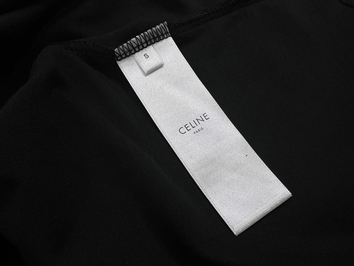 セリーヌ 半袖Tシャツコピー   アルファベットプリントロゴの半袖Tシャツ