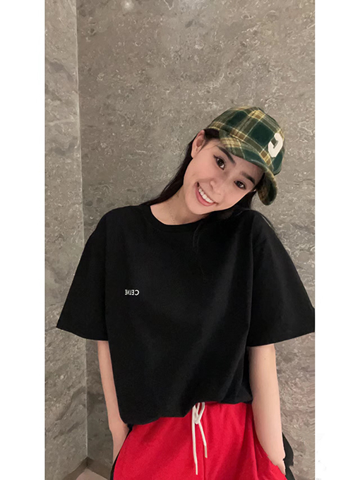 セリーヌ 小文字 プリントロゴTシャツ シンプルで洗練celine スーパーコピー
