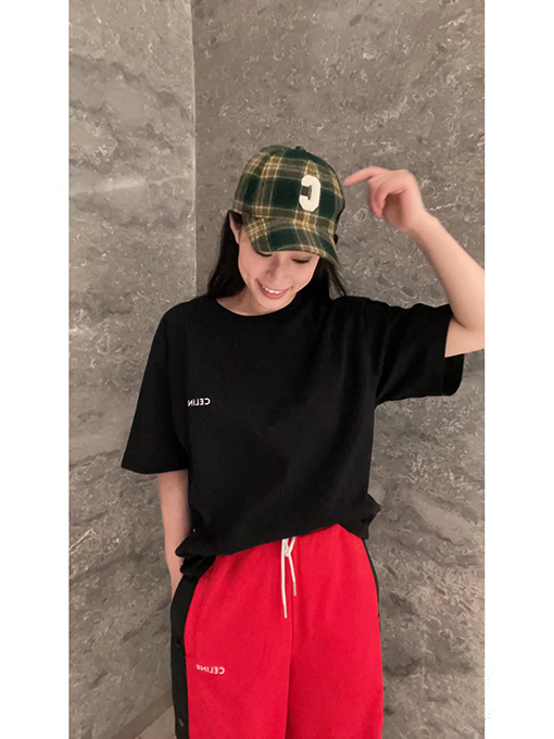 セリーヌ 小文字 プリントロゴTシャツ シンプルで洗練celine スーパーコピー