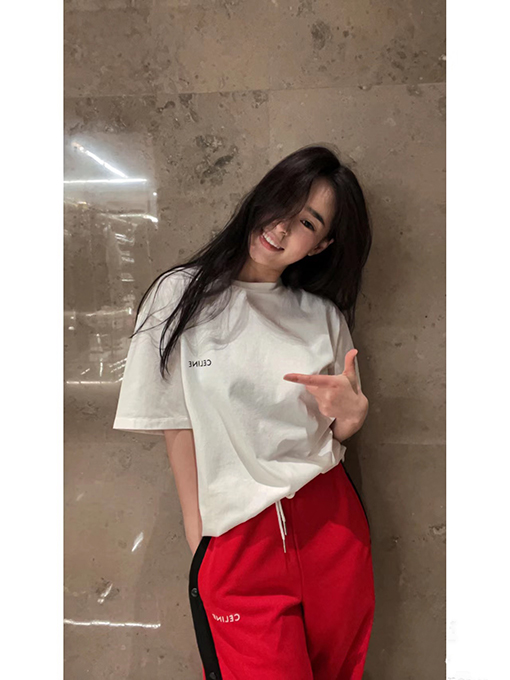 セリーヌ 小文字 プリントロゴTシャツ シンプルで洗練celine スーパーコピー
