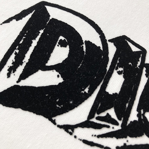 ディオール 半袖Tシャツ スーパーコピー 粗い麻の風合いと柔らかい綿の快適さを兼ね備えたクラシックなスタイル