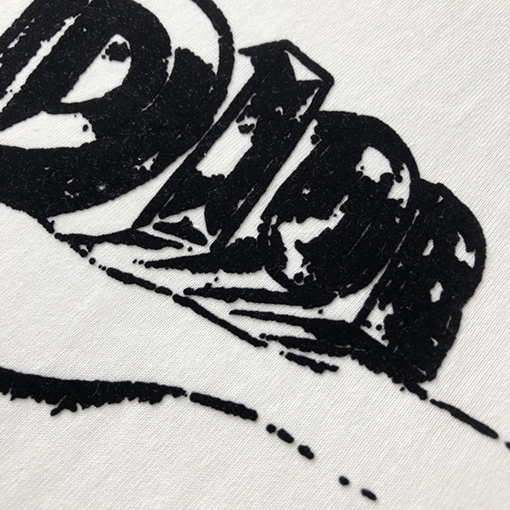 ディオール 半袖Tシャツ スーパーコピー 粗い麻の風合いと柔らかい綿の快適さを兼ね備えたクラシックなスタイル