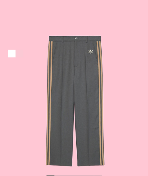 アディダス x グッチ コラボレーションシリーズのスムースストライプ チノパンツ