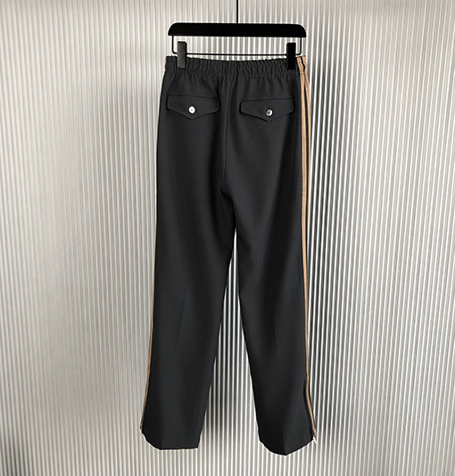 アディダス x グッチ コラボレーションシリーズのスムースストライプ チノパンツ