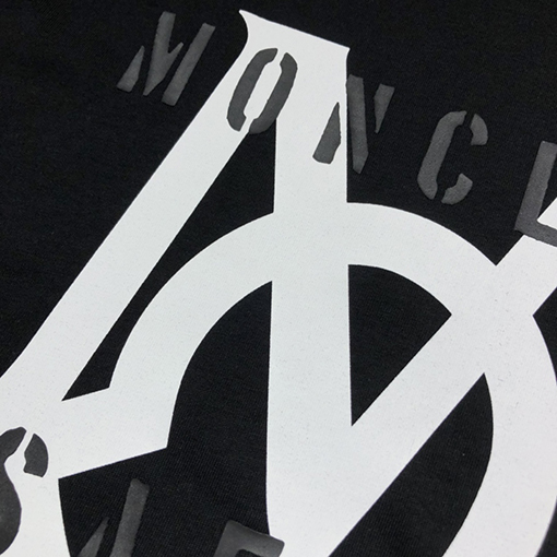 モンクレール 半袖Tシャツ スーパーコピー ラウンドネックロゴ印刷の半袖Tシャツ