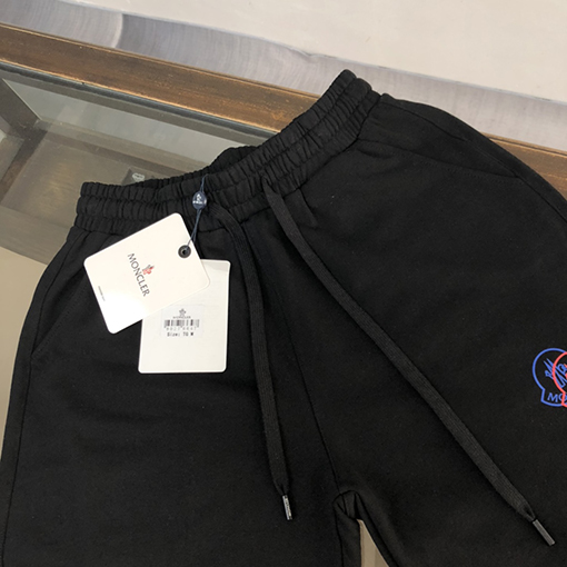 モンクレール ハーフパンツ MONCLER 柔らかく快適な肌触り 肌に優しいカジュアルショートパンツ
