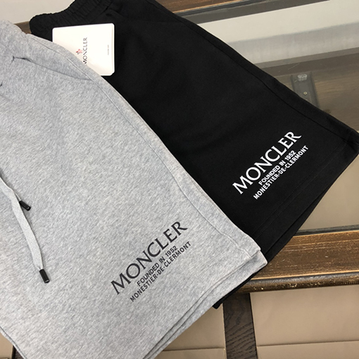 モンクレール  スウェット ハーフパンツ 速乾性と通気性に優れたカジュアルショートパンツ