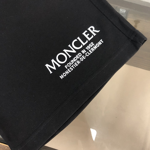 モンクレール  スウェット ハーフパンツ 速乾性と通気性に優れたカジュアルショートパンツ