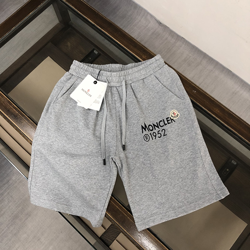 モンクレール スウェット パンツ スーパーコピー の象徴的なロゴデザイン