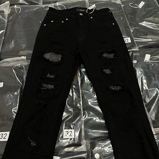 AMIRI デニムパンツ ブラックスタッズダメージジーンズパンツ