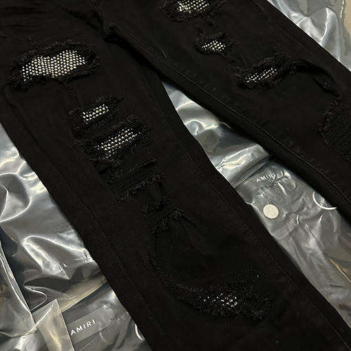 AMIRI デニムパンツ ブラックスタッズダメージジーンズパンツ