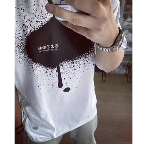 シュプリーム 半袖Tシャツ   SUPREME X UNDERCOVER コラボ タグTシャツ  スローガンプリントのショートスリーブTシャツ