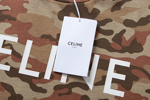 セリーヌ 半袖Tシャツ スーパーコピー CELINE 今年流行の「迷彩」!セリーヌの迷彩Tシャツで夏の風を演出しよう!