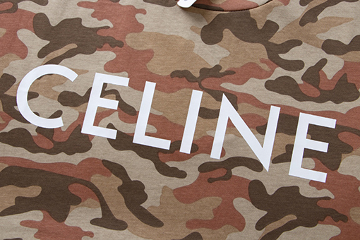 セリーヌ 半袖Tシャツ スーパーコピー CELINE 今年流行の「迷彩」!セリーヌの迷彩Tシャツで夏の風を演出しよう!