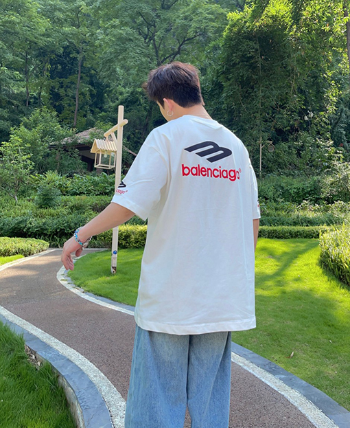 バレンシアガ   ロゴ 刺しゅう加工 ウェザリング ショートスリーブTシャツ