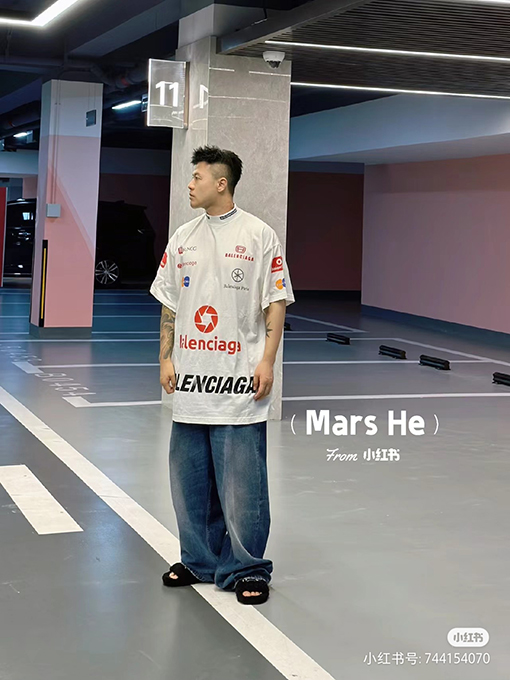 バレンシアガ 半袖Tシャツ フルロゴレターショートスリーブTシャツ