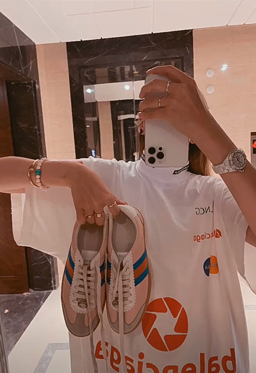バレンシアガ 半袖Tシャツ フルロゴレターショートスリーブTシャツ