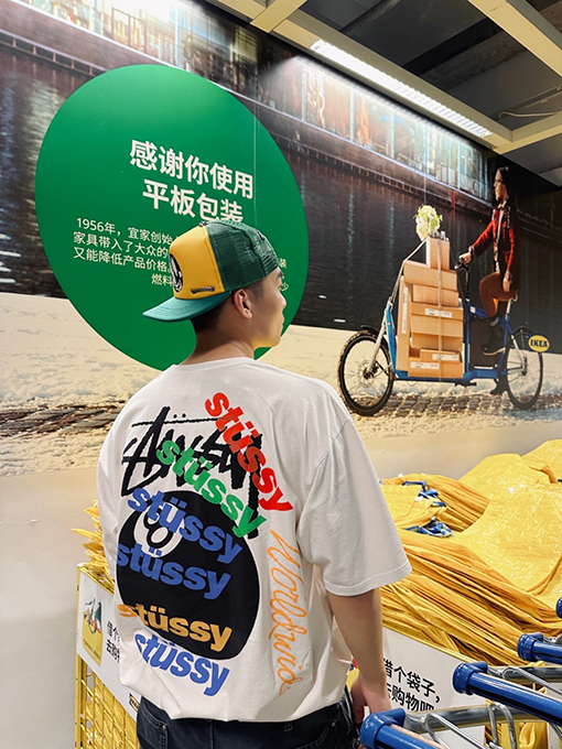 ステューシー 半袖Tシャツ スーパーコピー 夏日系列 グラフィティ ブラック8 ロゴ文字プリントショートスリーブTシャツ