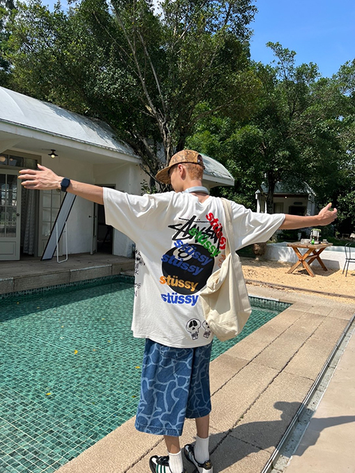 ステューシー 半袖Tシャツ スーパーコピー 夏日系列 グラフィティ ブラック8 ロゴ文字プリントショートスリーブTシャツ