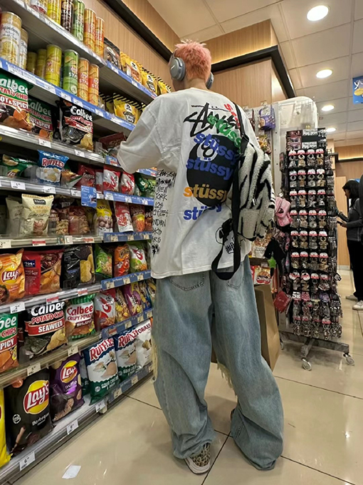 ステューシー 半袖Tシャツ スーパーコピー 夏日系列 グラフィティ ブラック8 ロゴ文字プリントショートスリーブTシャツ