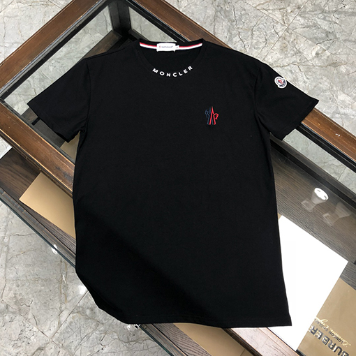 モンクレール 半袖Tシャツスーパーコピー 超絶クールなロゴ 最高級で上品なデザイン ネックラインのロゴがポイントMONCLER