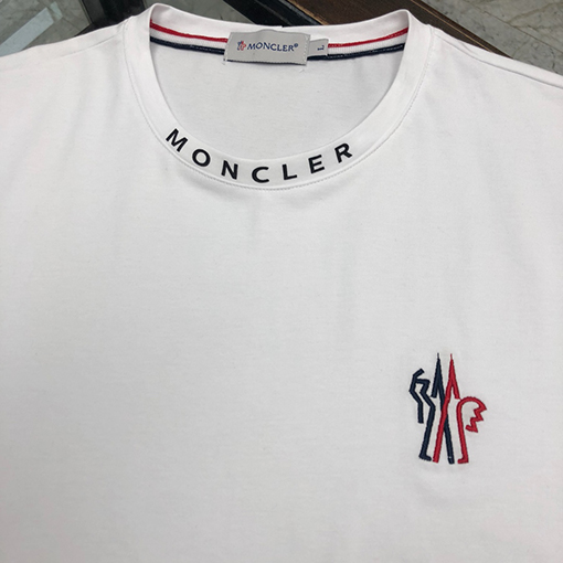 モンクレール 半袖Tシャツスーパーコピー 超絶クールなロゴ 最高級で上品なデザイン ネックラインのロゴがポイントMONCLER