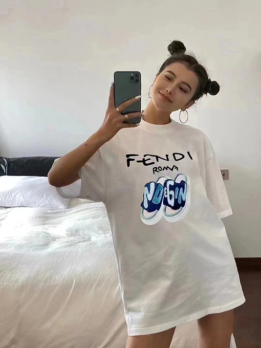 フェンディ 半袖Tシャツスーパーコピー  FENDI アルファベット柄スニーカー印刷ショートスリーブTシャツ カップルの絶妙なマッチング