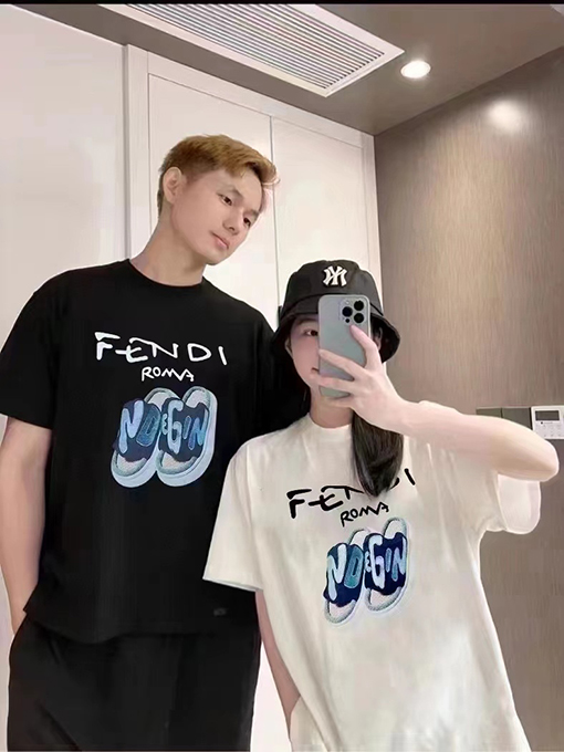 フェンディ 半袖Tシャツスーパーコピー  FENDI アルファベット柄スニーカー印刷ショートスリーブTシャツ カップルの絶妙なマッチング
