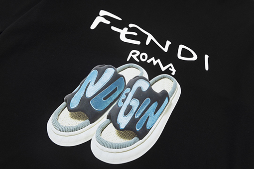 フェンディ 半袖Tシャツスーパーコピー  FENDI アルファベット柄スニーカー印刷ショートスリーブTシャツ カップルの絶妙なマッチング