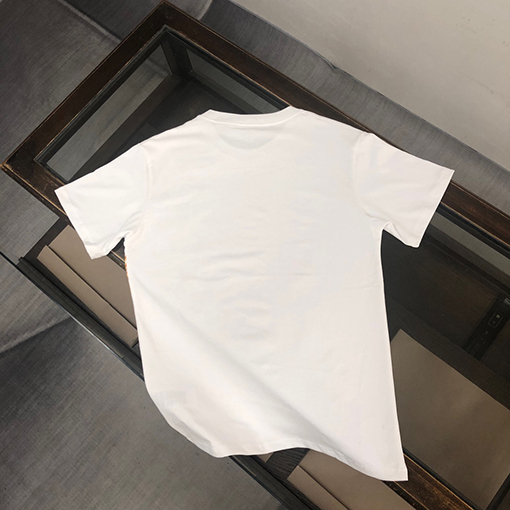 フェンディ 半袖Tシャツ スーパーコピー ダブルFロゴをフルプリントしたアイテム