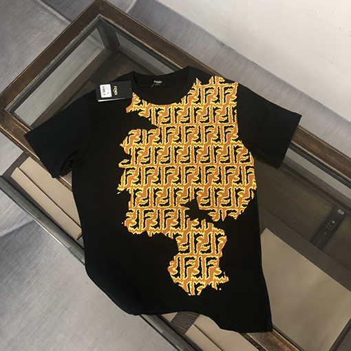 フェンディ 半袖Tシャツ スーパーコピー ダブルFロゴをフルプリントしたアイテム