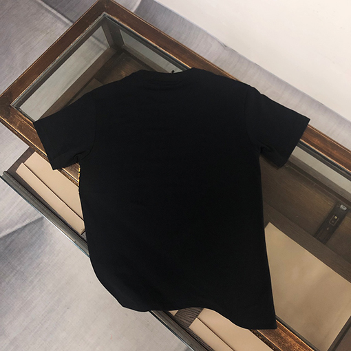 フェンディ 半袖Tシャツ スーパーコピー ダブルFロゴをフルプリントしたアイテム