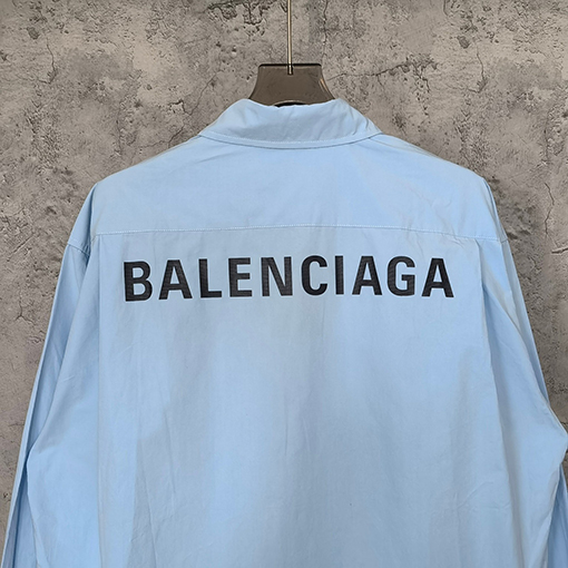 バレンシアガ シャツスーパーコピー   BALENCIAGA浅い青色のロゴ入りレタープリントの長袖シャツ